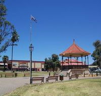 Gladstone Square - Holiday Find