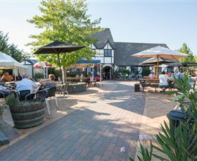 George Harcourt Inn - Holiday Find 0