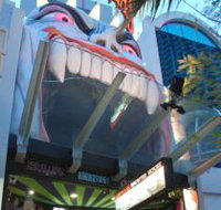 Draculas Haunted House - Holiday Find