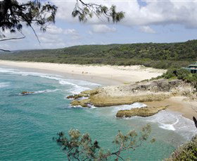 Main Beach, North Stradbroke Island - Holiday Find 0