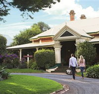 Historical Walk Through Russell Street - Holiday Find