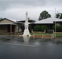 Finch Hatton War Memorial - Holiday Find