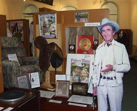 Australian Country Music Hall Of Fame - Holiday Find 1