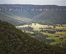 Hassans Walls Lookout - Holiday Find 1