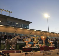 Bathurst Harness Racing Club - Holiday Find