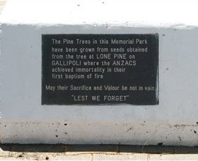 War Memorial And Heroes Avenue, Roma - Holiday Find 1