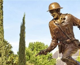 Private Robert Mactier Statue - Holiday Find 1