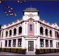 Moree Plains Gallery - Holiday Find