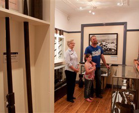 Rocky Hill War Memorial And Museum - Holiday Find 2