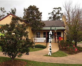 Australian Alpaca Barn - Hunter Valley Gardens - Holiday Find 0