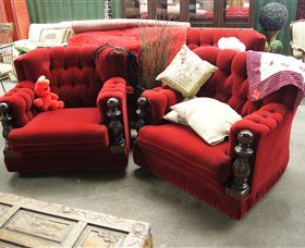 Logan Recycling Market - Holiday Find 0