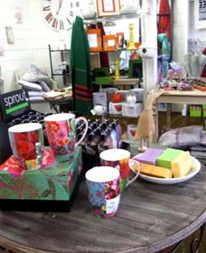 The Famous Tinonee Cafe And Gift Shop - Holiday Find 0