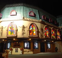 Draculas Cabaret Restaurant - Holiday Find