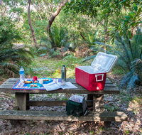 Broadwater Beach picnic area - Holiday Find