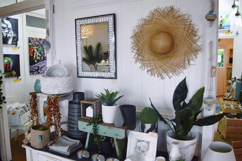 DBar Gallery - Holiday Find 1
