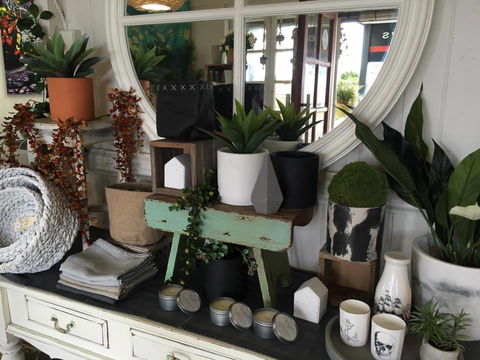DBar Gallery - Holiday Find 2