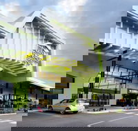 Mount Sheridan Plaza - Holiday Find