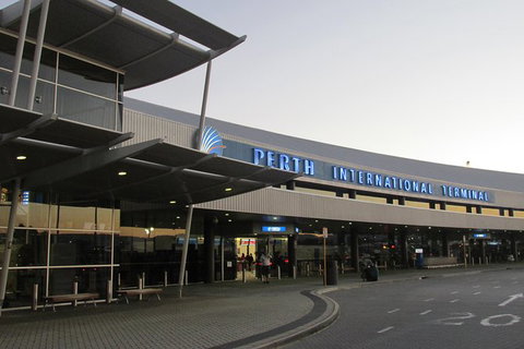 Perth CBD To/from Airport Private Group Transfers - Holiday Find 0