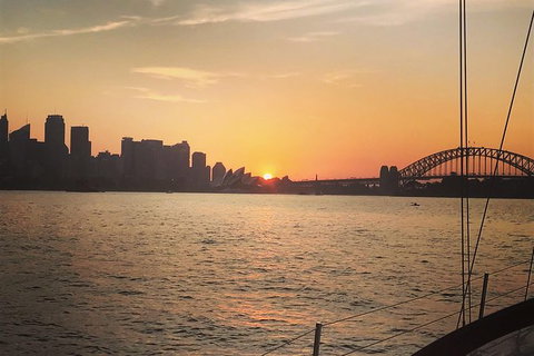 Romantic Sailing On Sydney Harbour - Holiday Find 1