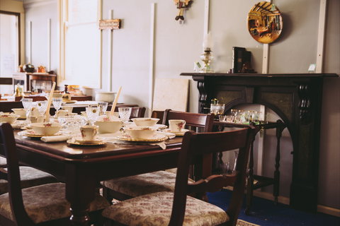 Carmen's Collectables - Holiday Find 0