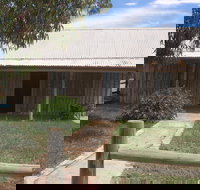 Early Settlers Cottage Solly's Hut - Holiday Find