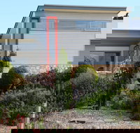 John Lacey's Studio and Green Tank Gallery - Holiday Find