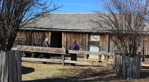 Early Settlers Hut - Holiday Find 1