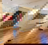 Yaama Ganu Gallery Moree - Holiday Find