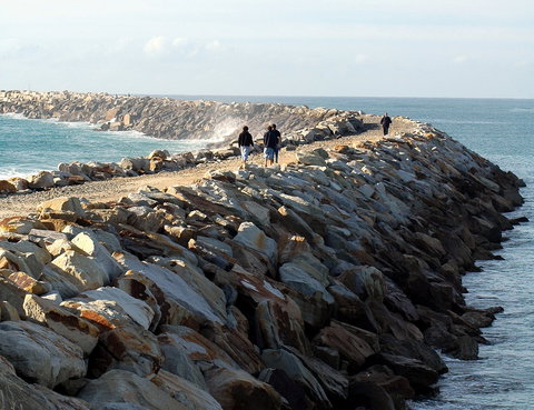 Iluka Break Wall - Holiday Find 0