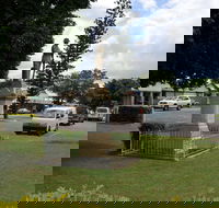 Miriam Vale War Memorial - Holiday Find