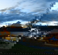 New England Regional Art Museum - Holiday Find