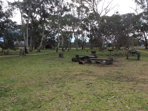 Black Cockatoo Bush Camp - Holiday Find 1