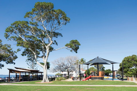 Eddie Santaguiliana Way - Holiday Find 0