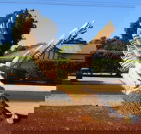 Loxton Tree sculptures - Holiday Find