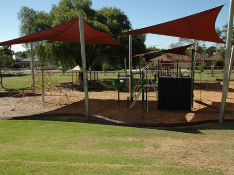 Rutherglen Apex Park - Holiday Find 1