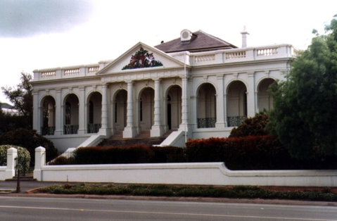 The Yass Courthouse - Holiday Find 1