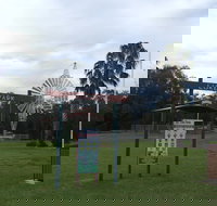 Luke Park and Jerilderie Lake - Holiday Find