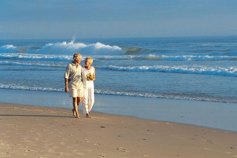 Full-Day Byron Bay And Crystal Castle Day Tour From Brisbane - Holiday Find 2