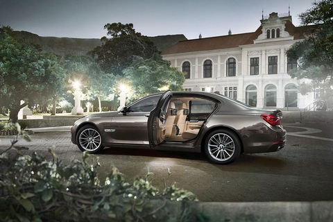 BMW Car Melbourne Airport To CBD - Holiday Find 3