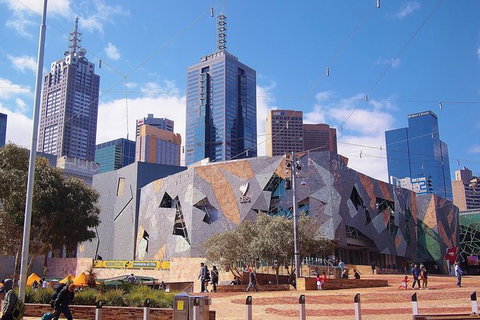 Melbourne Airport Transfers: Melbourne To Melbourne Airport MEL In Luxury Car - Holiday Find 1