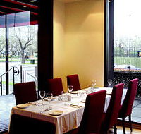 Red Terrace - Holiday Find