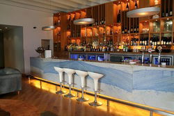 Pontoon Bar - Holiday Find 0