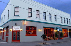 Albion Hotel Port Melbourne - Holiday Find 2