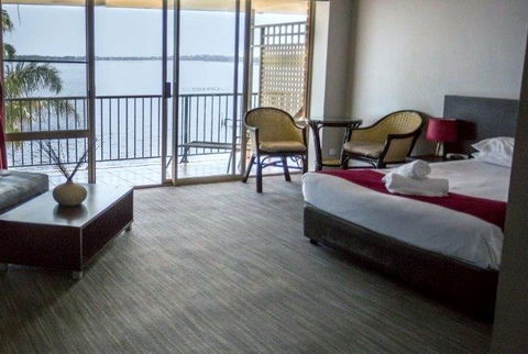 The Beachcomber Hotel - Holiday Find 0