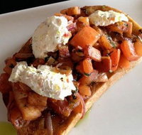 Simon's Waterfront - Holiday Find