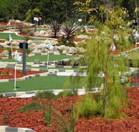18 Hole Mini Golf - Club Husky - Holiday Find