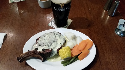 Commercial Hotel - Holiday Find 3