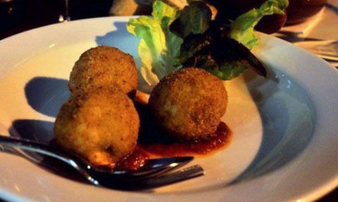 Via Napoli Pizzeria - Holiday Find 0