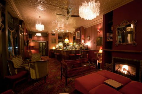 Back Bar Cocktail Lounge & Function Venue - Holiday Find 0