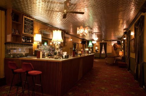 Back Bar Cocktail Lounge & Function Venue - Holiday Find 1